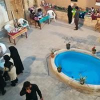 چهارشنبه‌بازار صنایع‌دستی داراب در محل قصر آینه برگزار شد