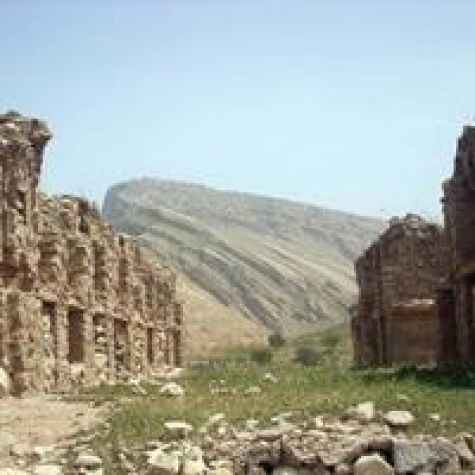 بقایای معماری محوطه تاریخی صفه سرمسجد پاک‎سازی شد