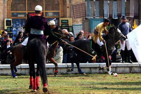 بازی چوگان در میدان گنجعلی‌خان کرمان برگزار می‌شود