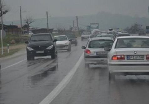 بارش باران و مه‌گرفتگی در برخی جاده‌های ایران / وزش باد و احتمال بارش در تهران