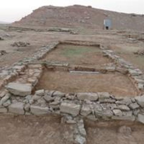 پاک‌سازی بقایای معماری صفه سرمسجد در شهر مسجدسلیمان آغاز شد
