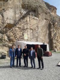 بازدید معاون عمرانی استانداری کرمانشاه از محوطه جهانی بیستون