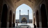 مساجد امام و جامع عتیق اصفهان در روز 13 فروردین تعطیل‌اند