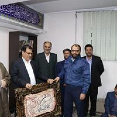 تجلیل از رزمنده مدافع حرم از سوی مدیرکل میرا‌ث‌فرهنگی قم