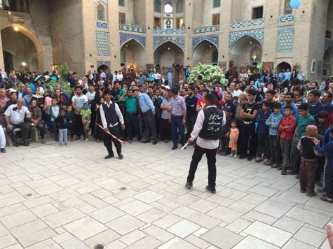 اجرای رقص آیینی چوب‌بازی در جشن ملی نوروزگاه کرمان