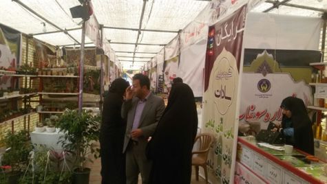 جشنواره سوغات و صنایع‌دستی در جوار امام‌زاده سیدحمزه کاشمر برپا شد